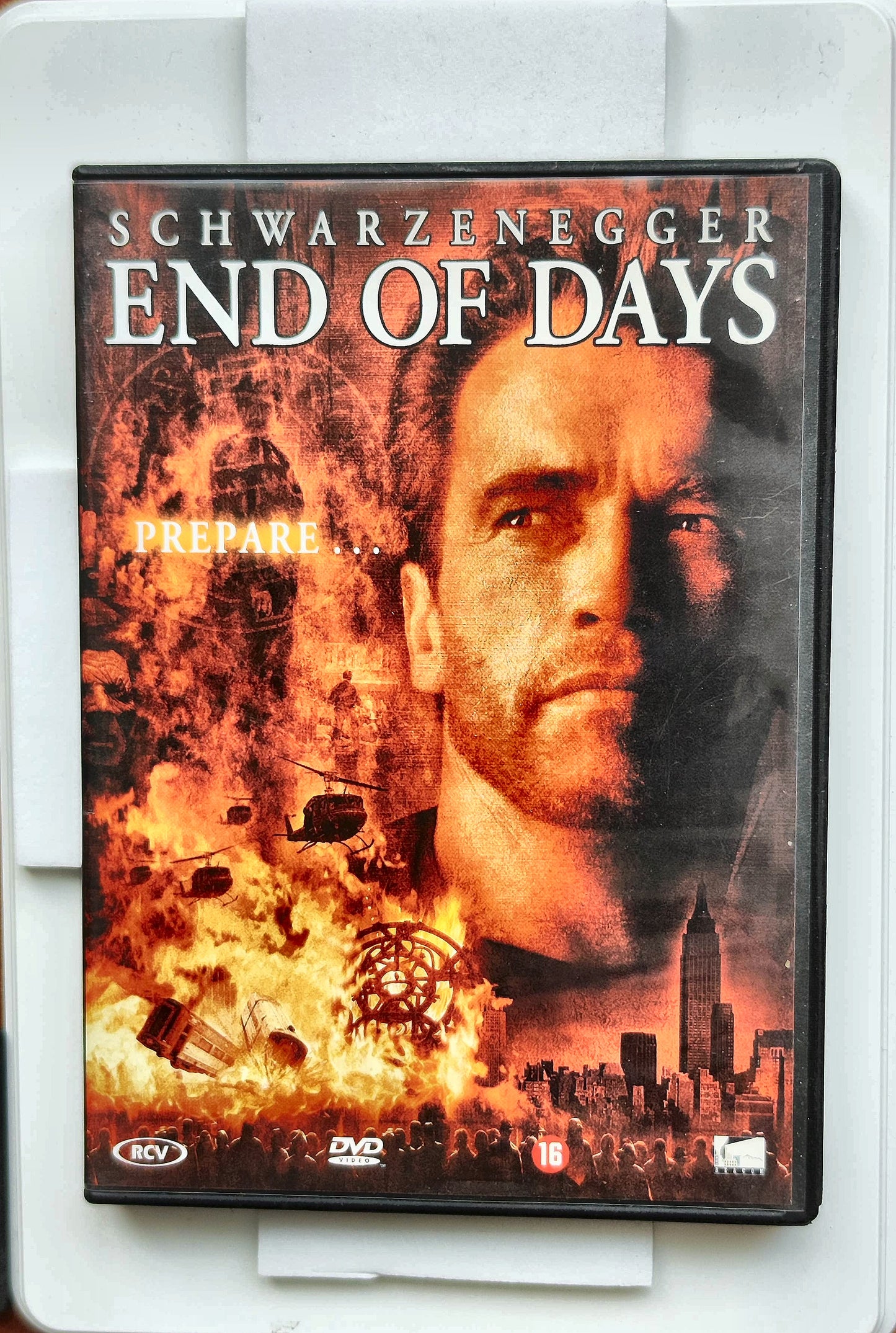 End of Days 1999 DVD Action Schwarzenegger Byrne Tunney Hyams DVD Cover